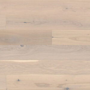 Gefertigt aus hochwertiger Eiche überzeugt dieses Fertigparkett durch seine natürliche Robustheit und Langlebigkeit. Die gebürstete Oberfläche hebt die charakteristische Holzmaserung hervor und sorgt für eine authentische, spürbare Struktur. Durch die umlaufende Fase wirken die Dielen optisch länger und verleihen dem Raum zusätzliche Tiefe. ￼